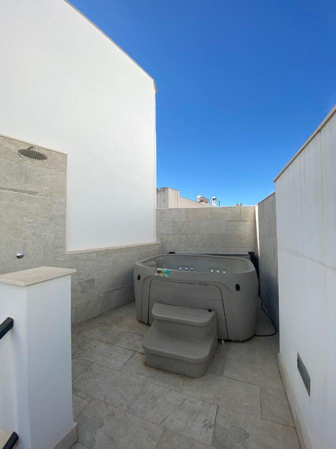 New Townhouse In The Heart Of Nerja With Jacuzzi Villa Dış mekan fotoğraf